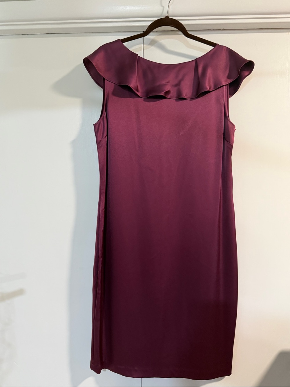 St. John Plum Sleeveless Shift Dress with Ruffle Collar size 16